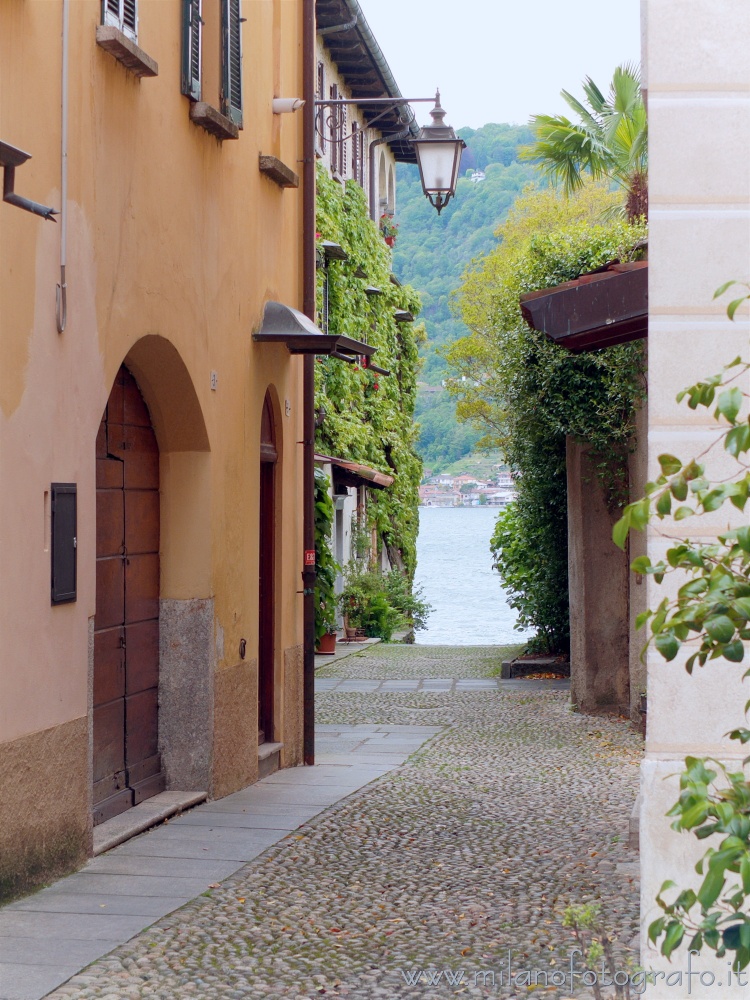 Orta San Giulio (Novara, Italy) - Alley toward the lake